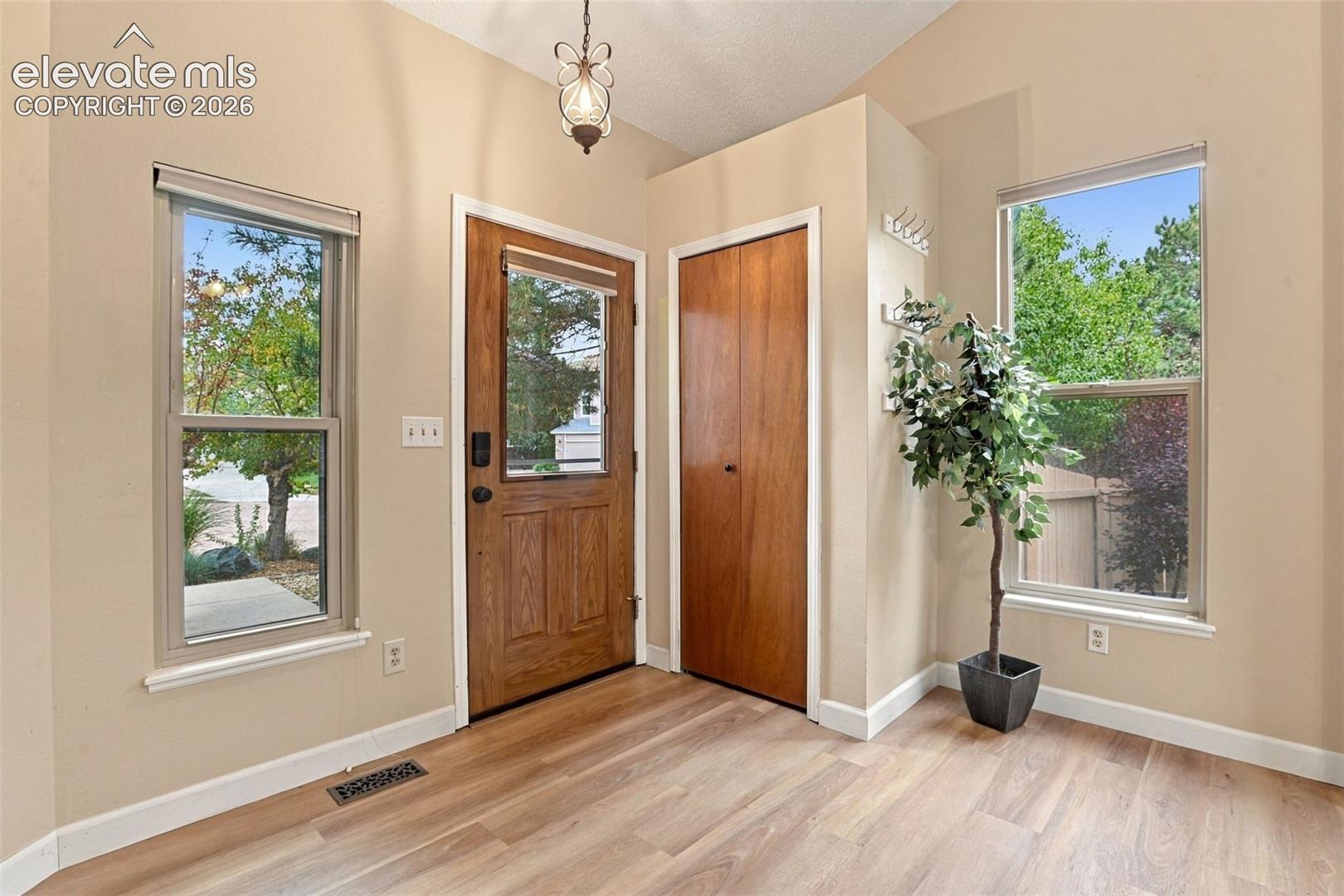 Listing photo 12 for 5960 Chokecherry Drive
