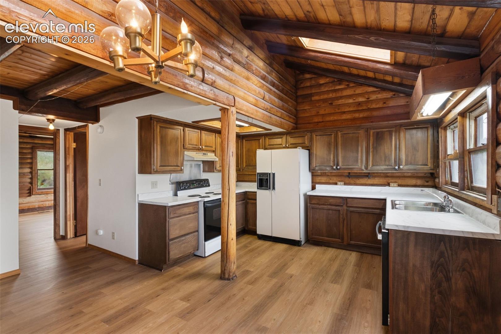 Listing photo 7 for 258 Appian Way
