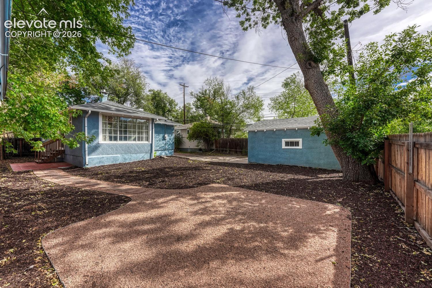 Listing photo 46 for 209 E Washington Street