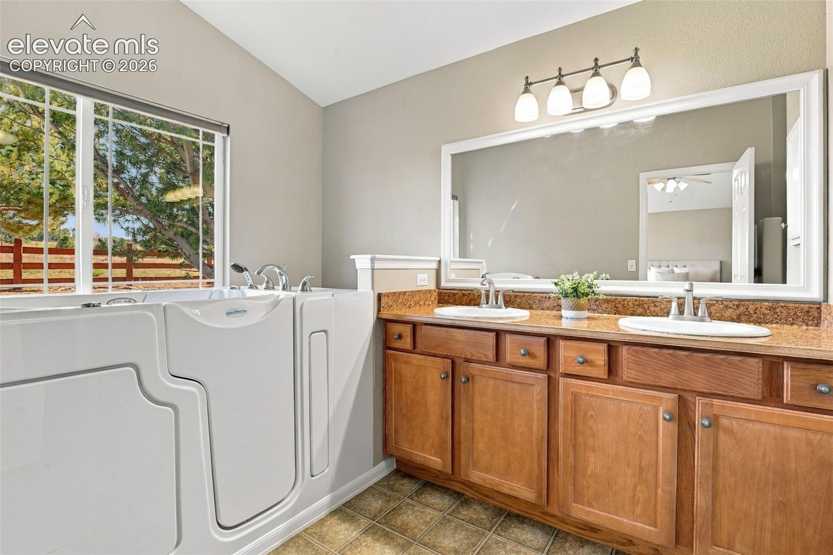 Listing photo 27 for 10467 Mile Post Loop