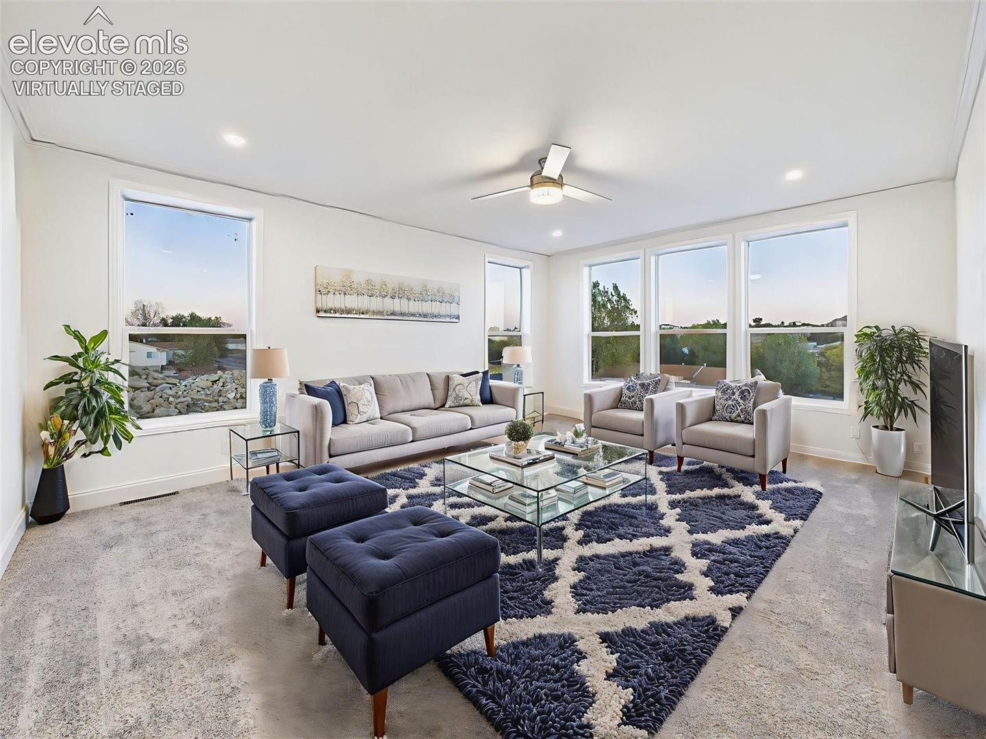 Listing photo 6 for 893 S Greenway Avenue