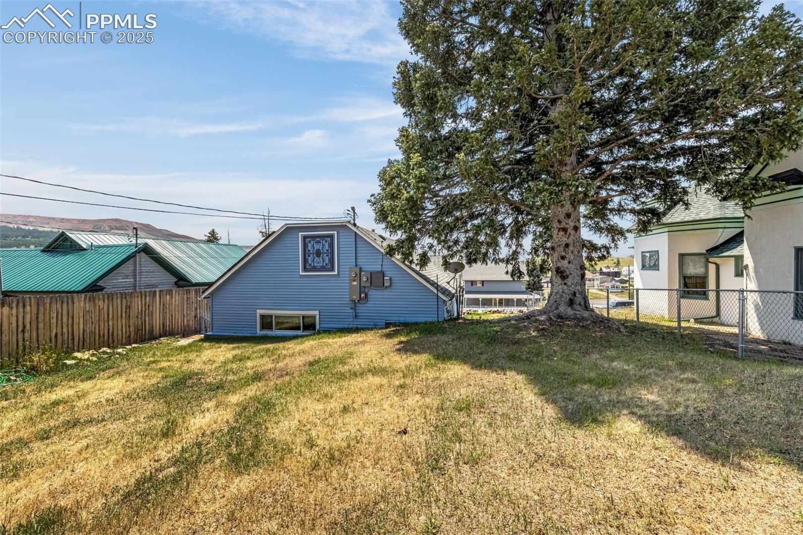Listing photo 10 for 137 W Eaton Avenue