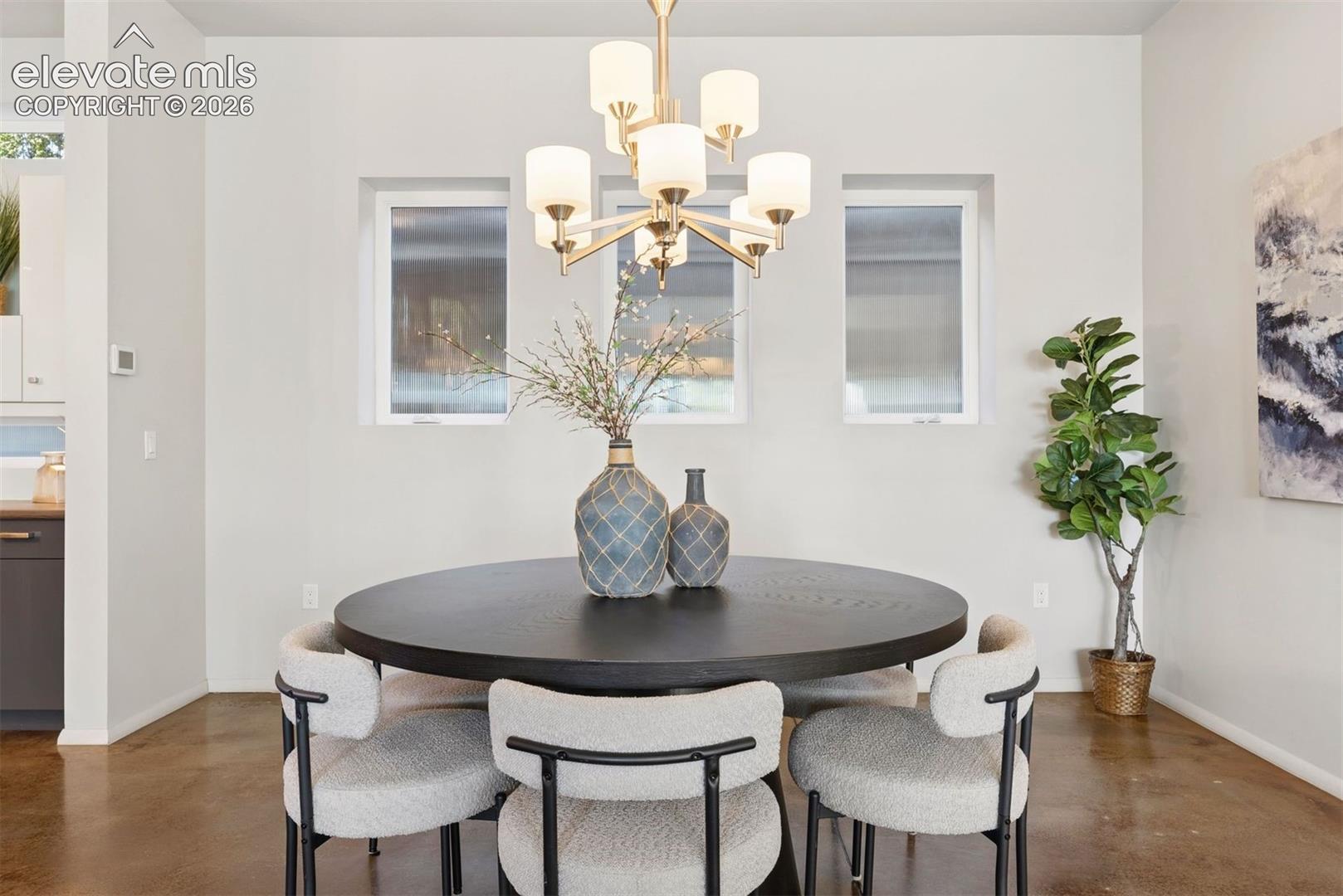 Listing photo 14 for 815 W Jefferson Street