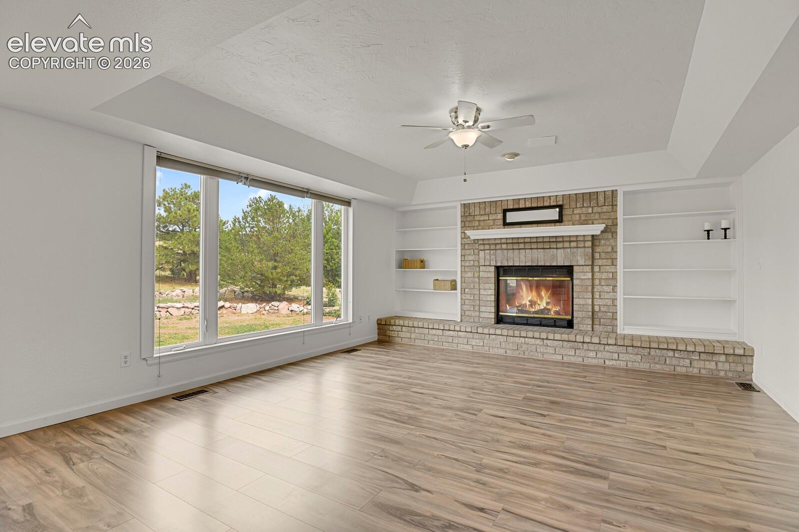 Listing photo 5 for 916 W Caribou Drive