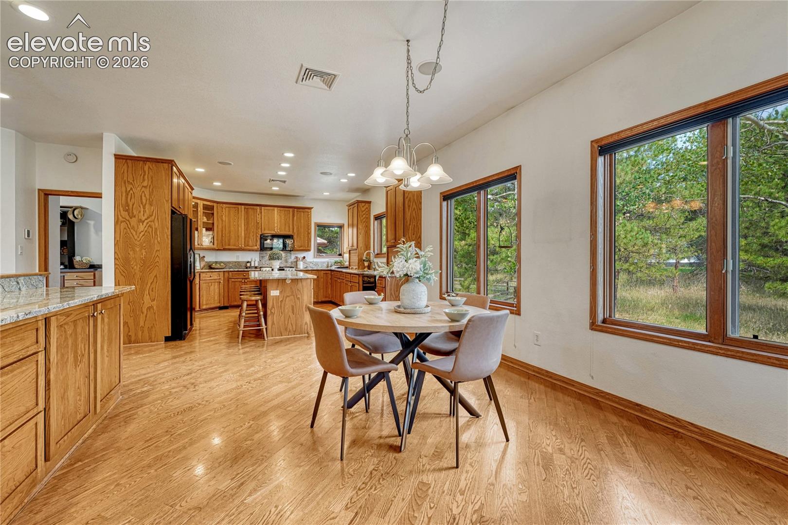 Listing photo 23 for 19435 Sherwood Trail