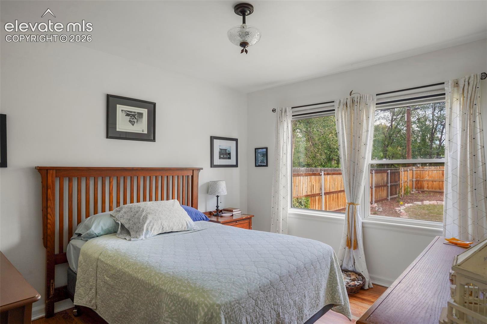 Listing photo 7 for 708 E La Salle Street