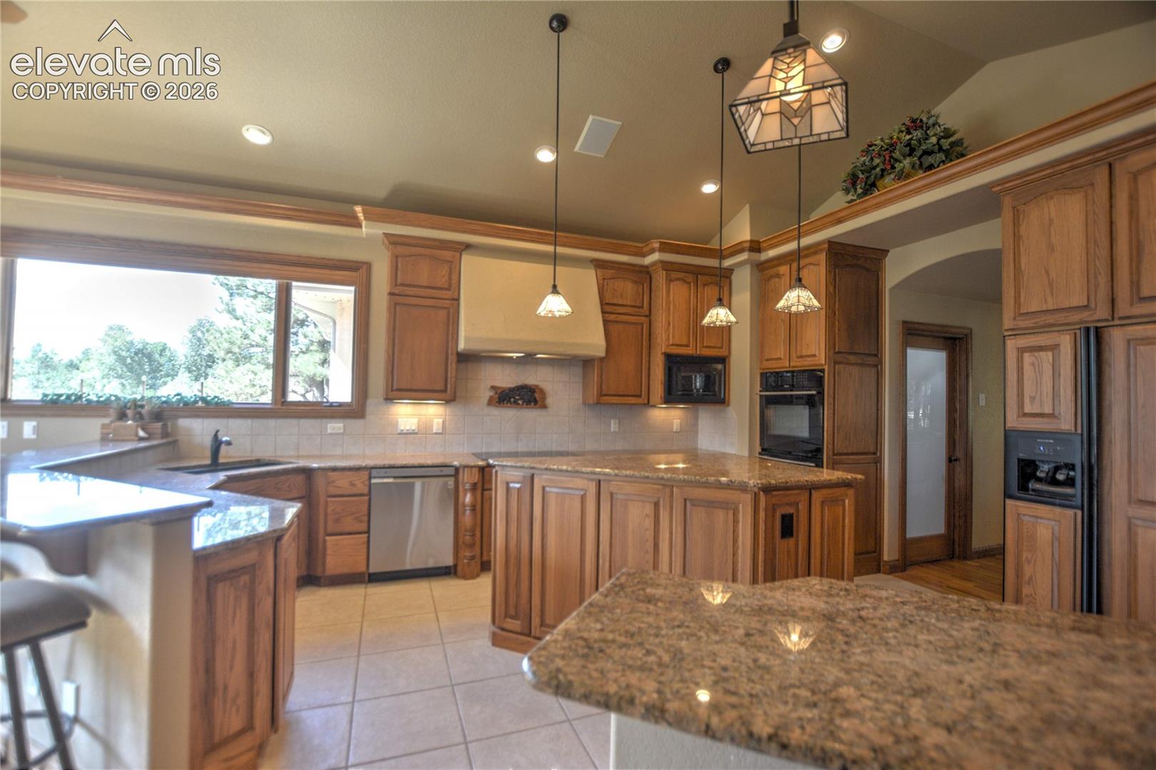 Listing photo 14 for 19315 Bardsley Place
