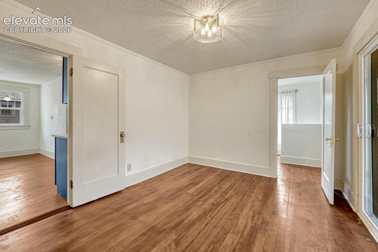 Listing photo 23 for 209 E Washington Street