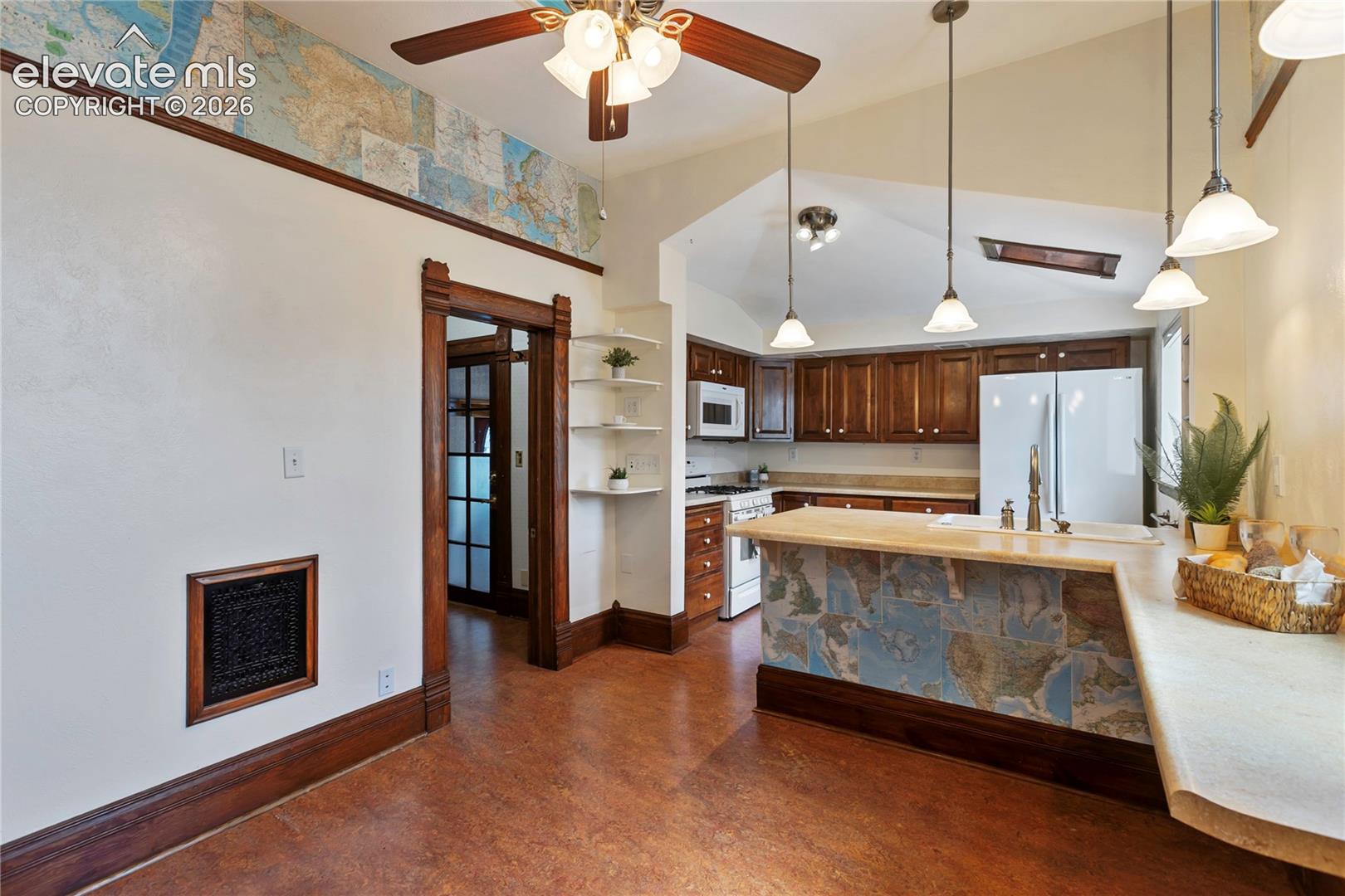 Listing photo 14 for 2210 W Kiowa Street