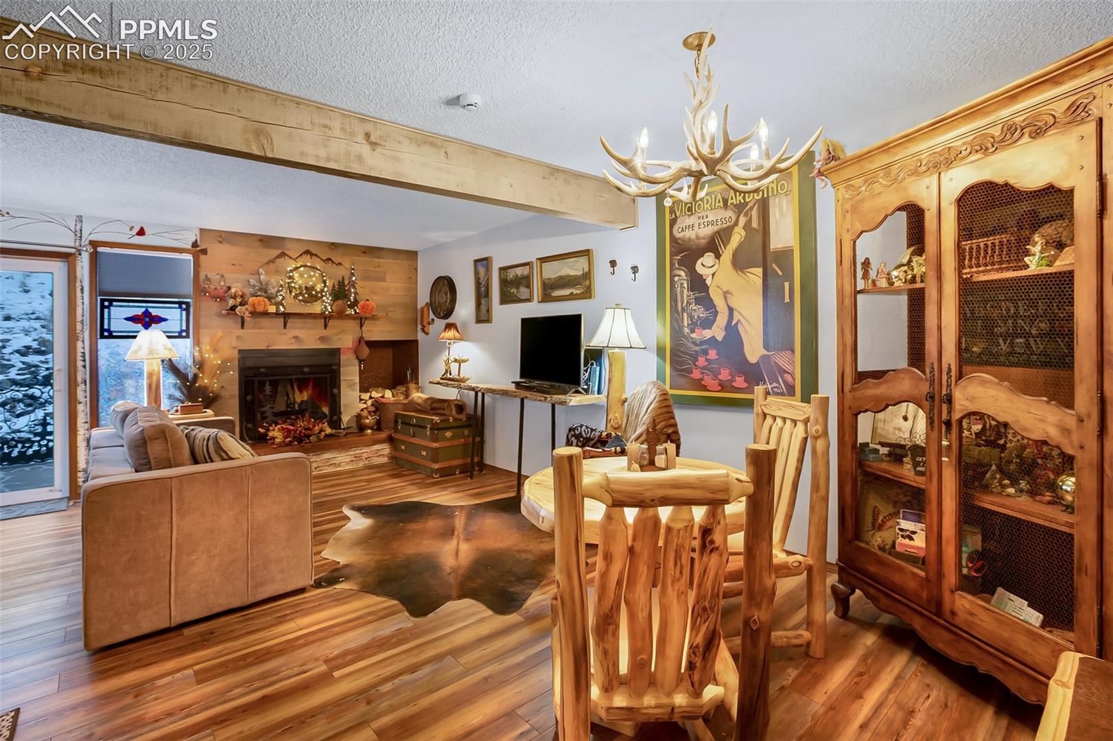 Listing photo 9 for 560 Manor Court A
