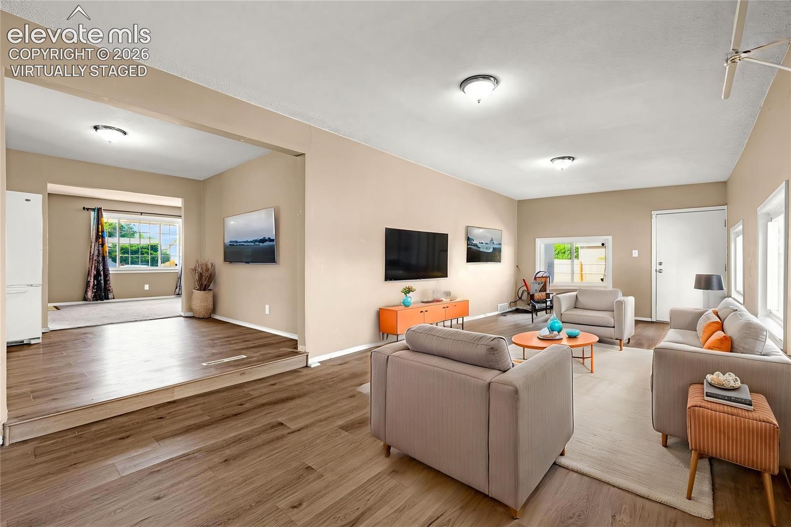 Listing photo 4 for 1933 Hallam Avenue