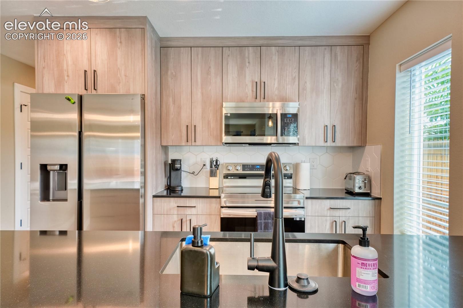 Listing photo 17 for 829 Kalamath Street