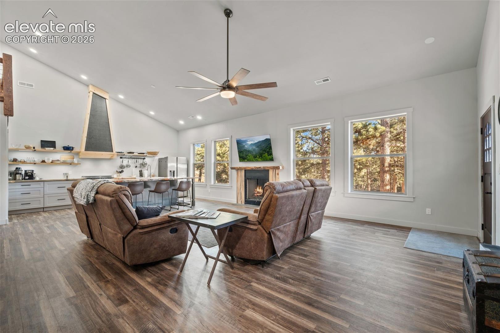 Listing photo 8 for 2270 Pikes Peak Drive