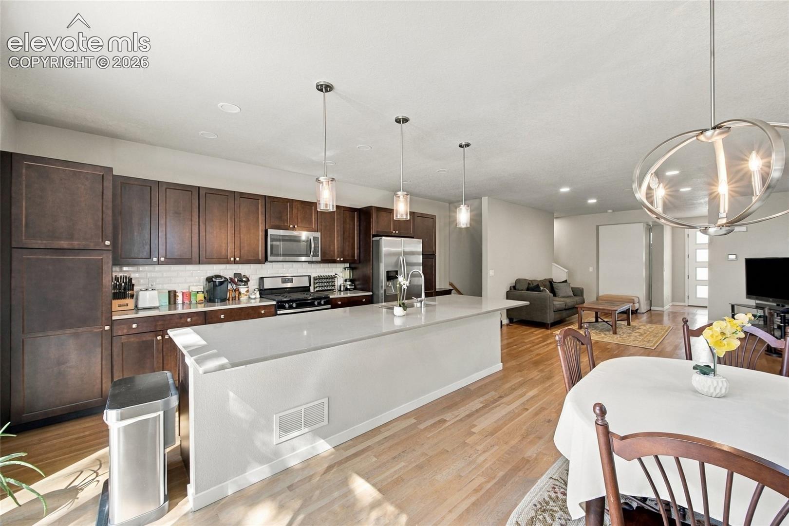 Listing photo 8 for 1317 W Colorado Avenue
