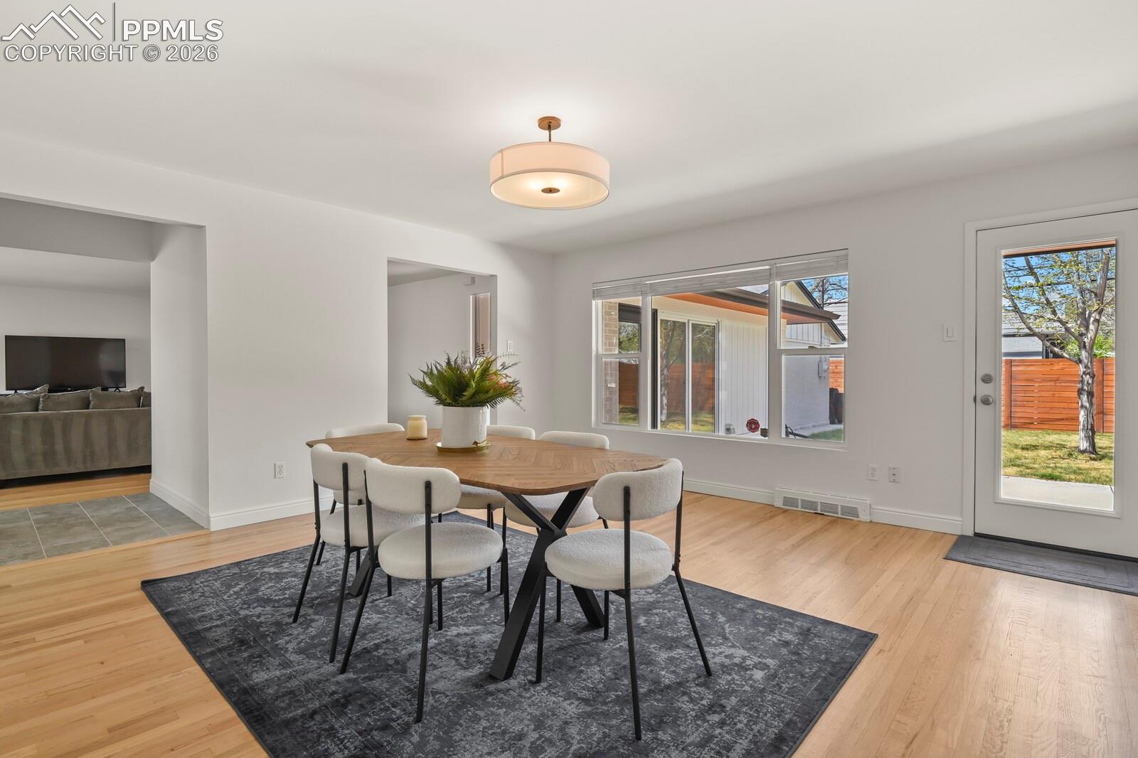 Listing photo 6 for 691 S Holly Street