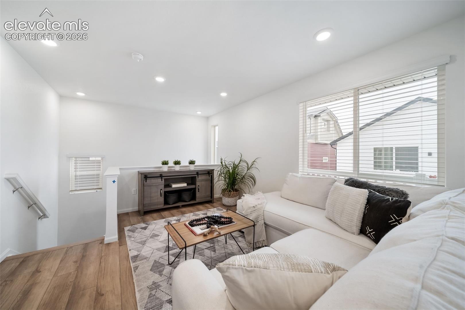 Listing photo 8 for 5811 Bowerman Lane