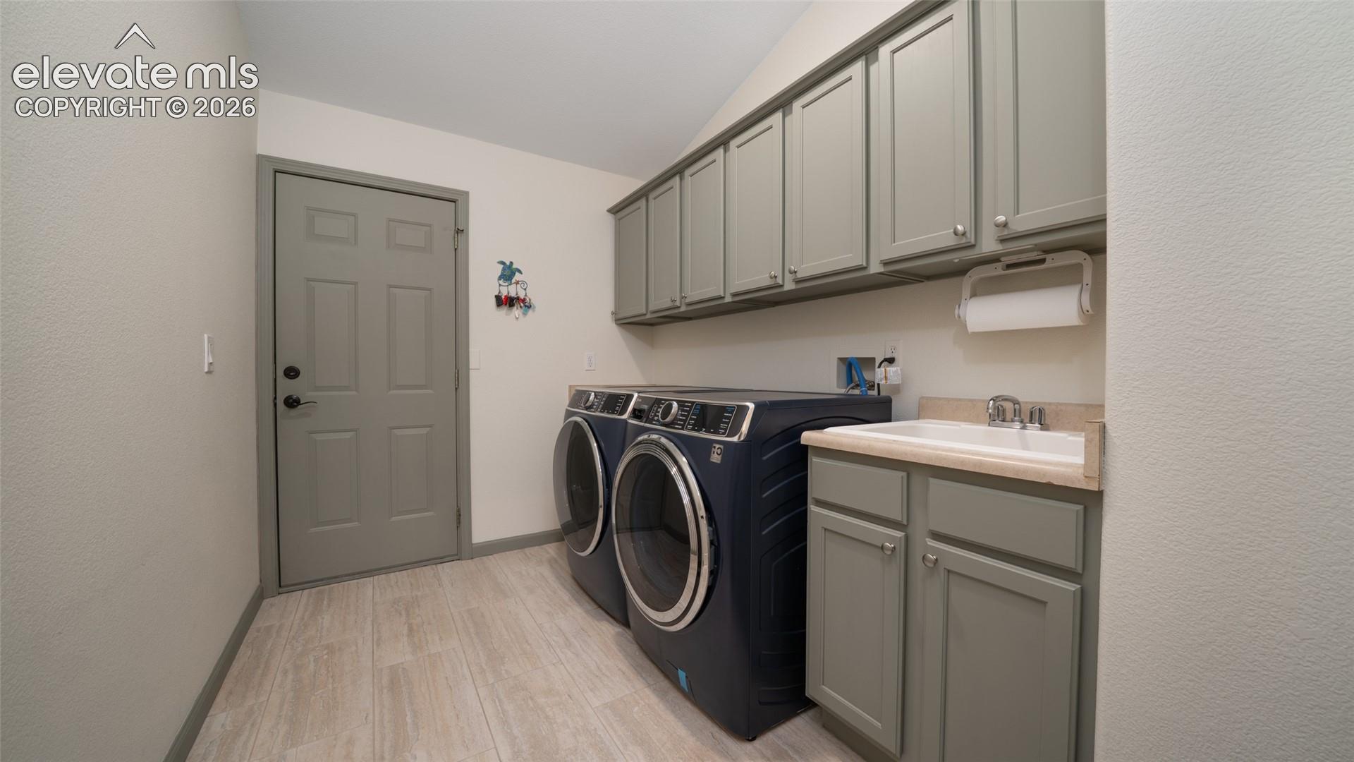 Listing photo 20 for 40 Wuthering Heights Drive
