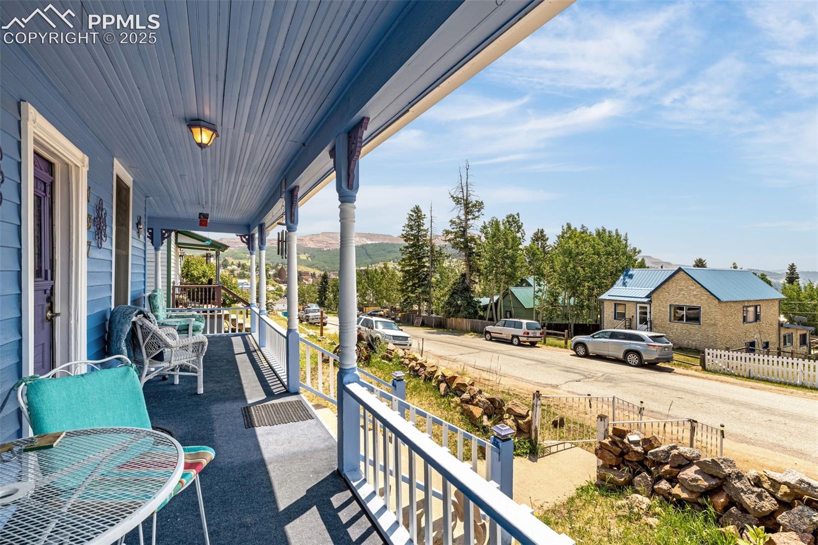 Listing photo 4 for 137 W Eaton Avenue