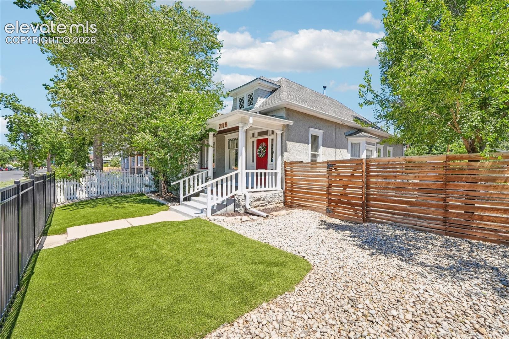 Listing photo 2 for 2118 W Colorado Avenue
