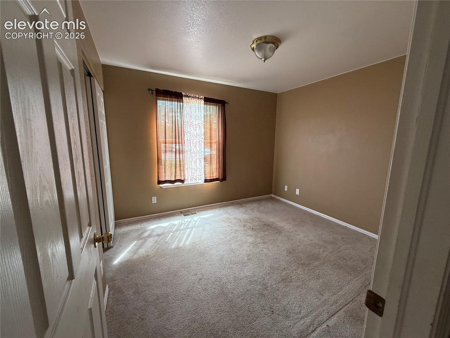 Listing photo 17 for 193 W Legend Drive