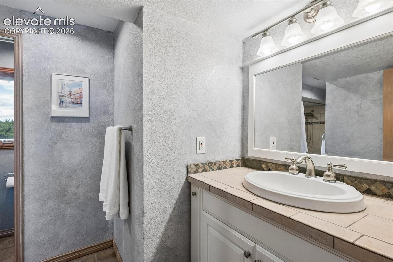 Listing photo 33 for 2464 W Wolfensberger Road
