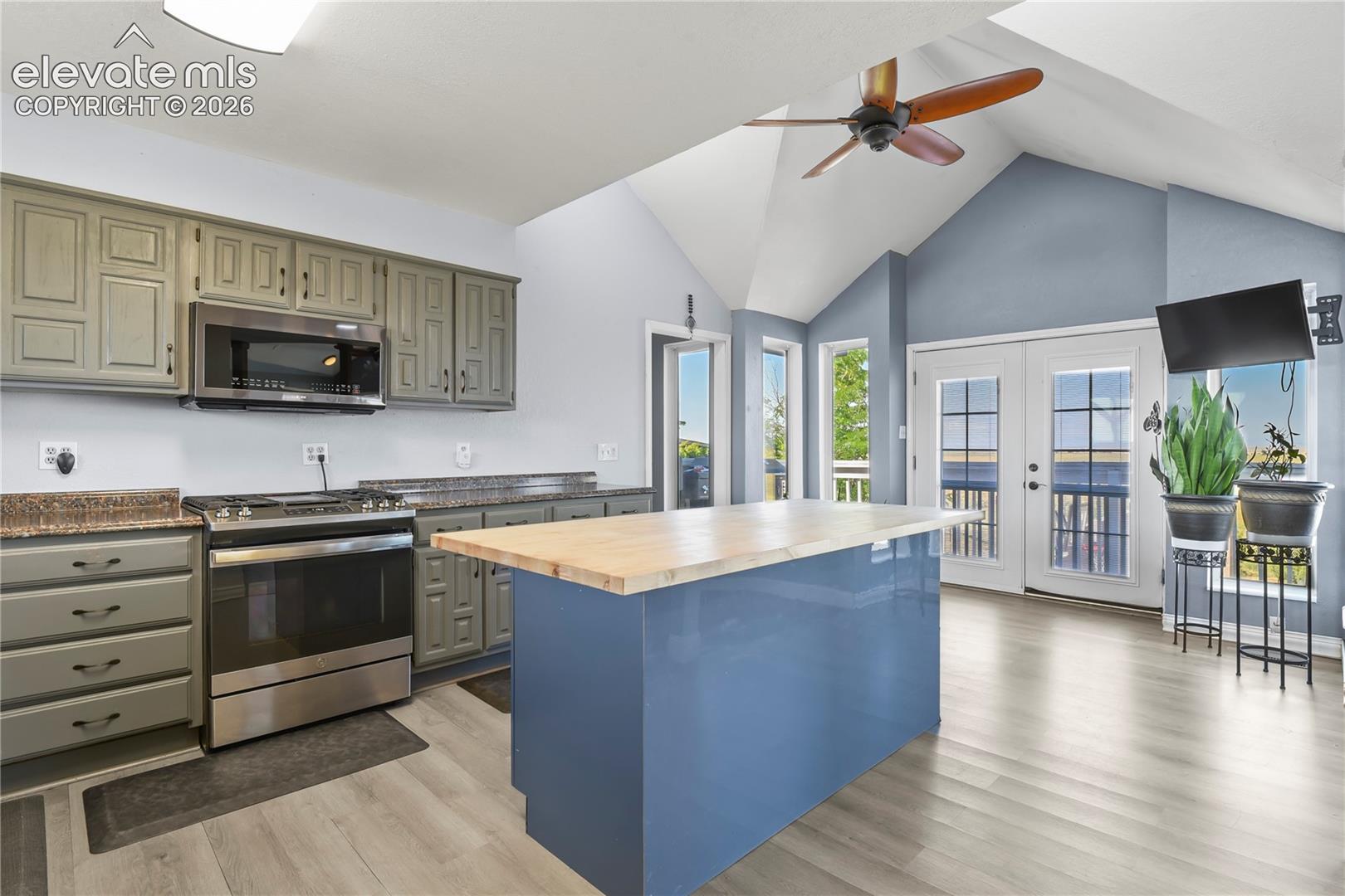 Listing photo 9 for 13550 Whistling Hills Lane