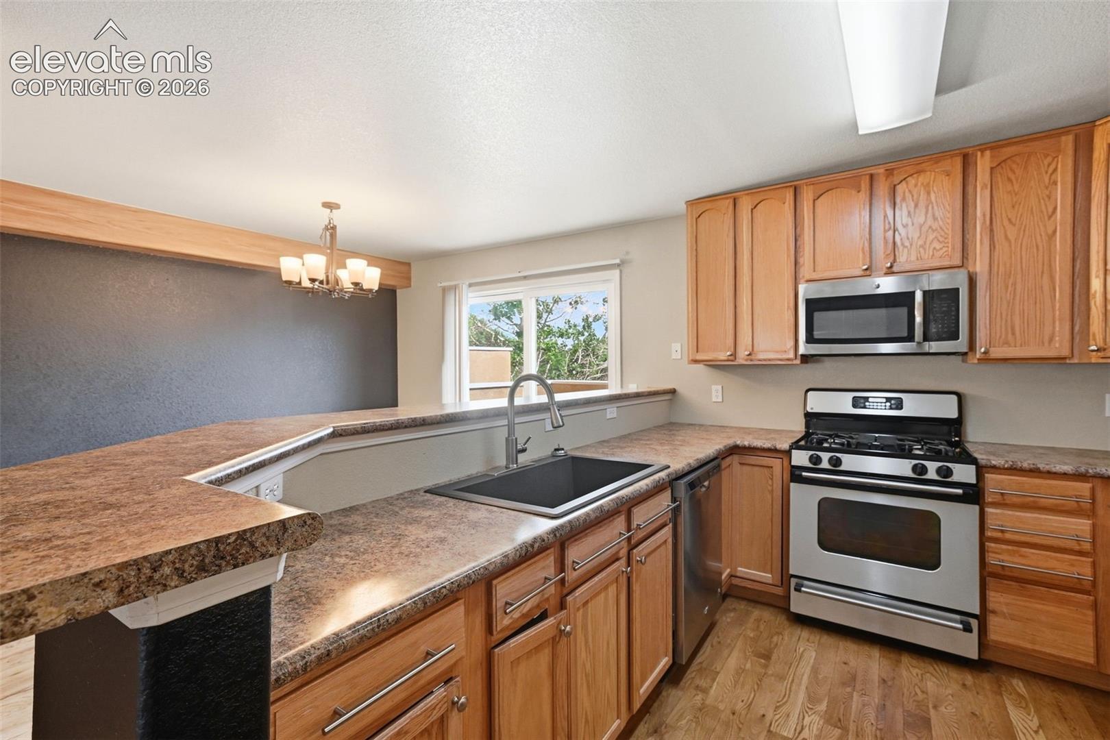 2310 La Salle Street, photo 7