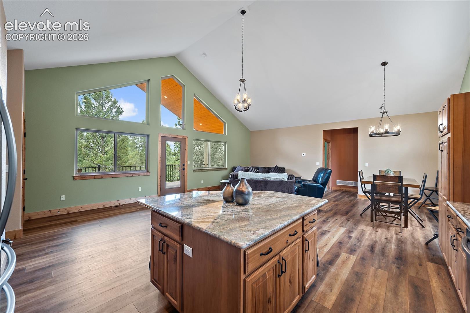 Listing photo 11 for 367 Cottonwood Lake Drive