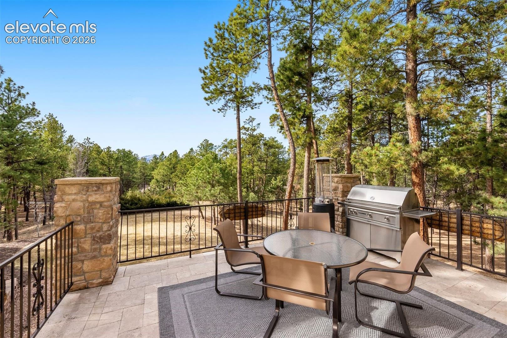 Listing photo 10 for 17507 Colonial Park Drive