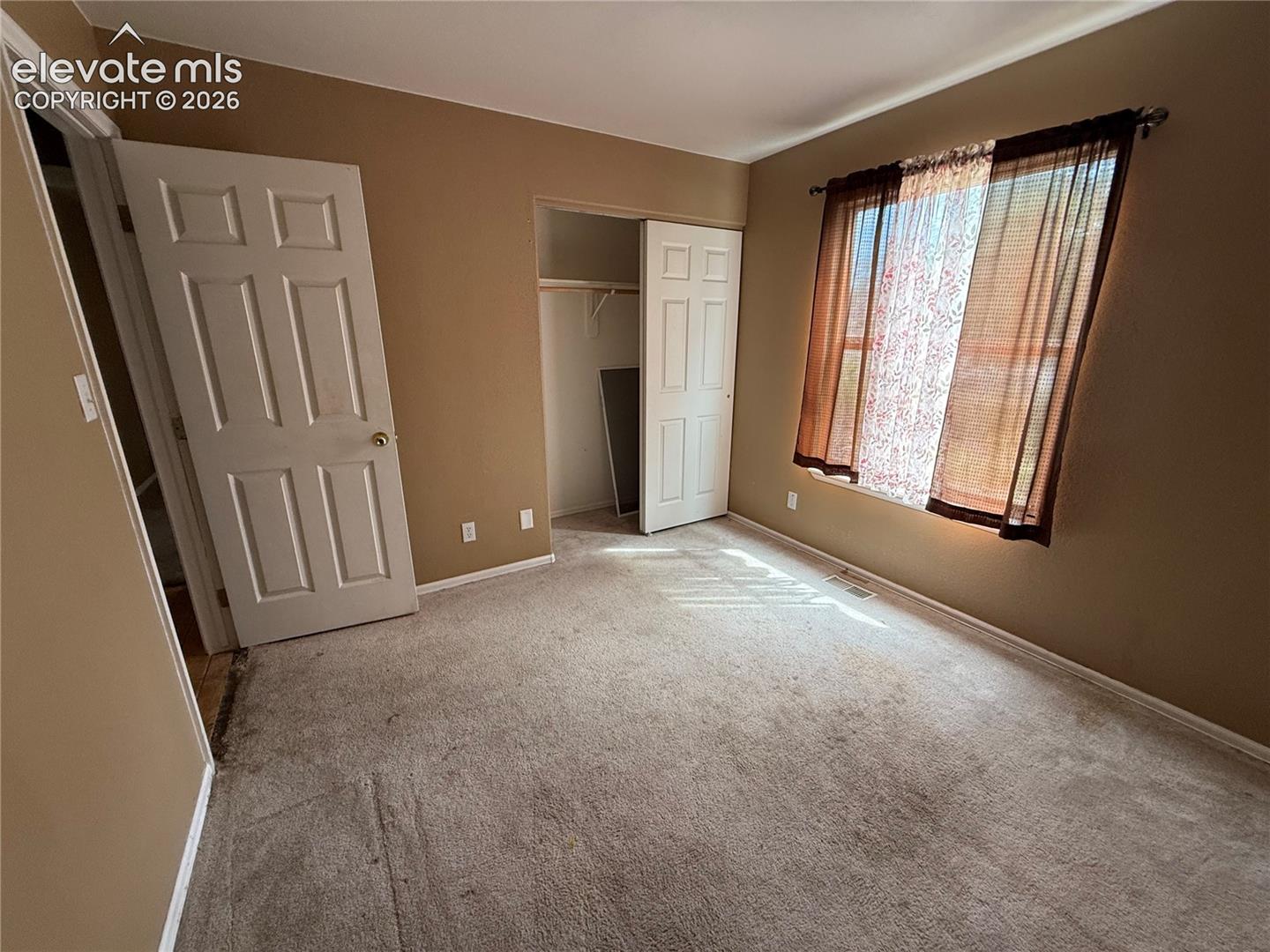 Listing photo 18 for 193 W Legend Drive
