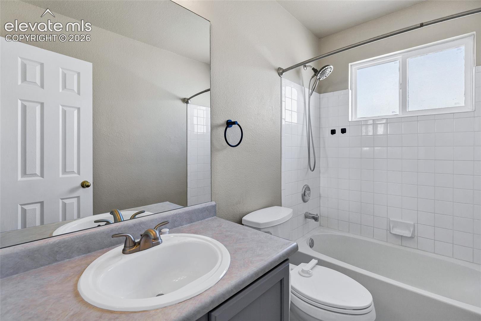 Listing photo 27 for 848 Regent Court