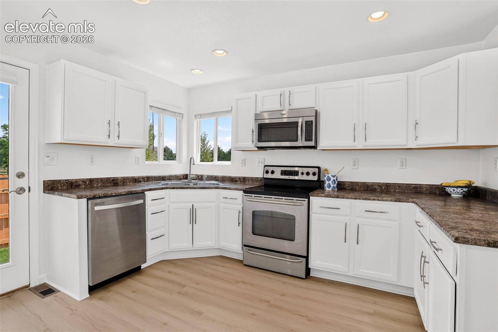 Listing photo 22 for 1363 Yellow Granite Way