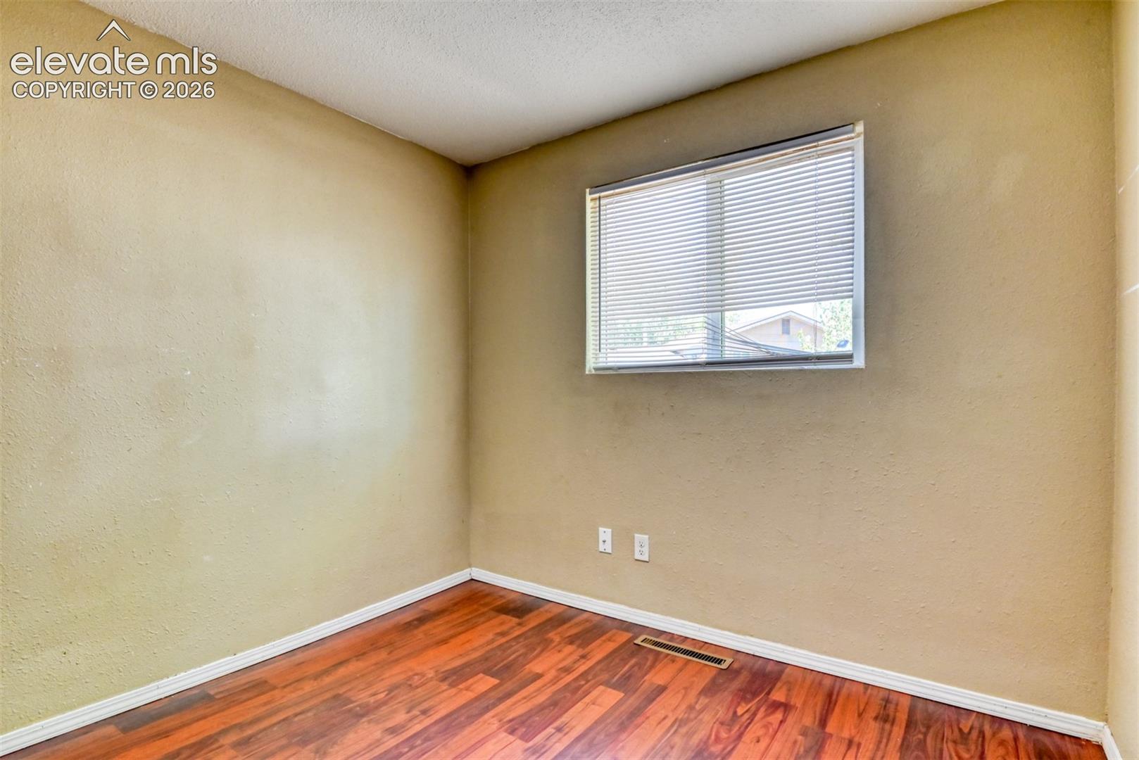Listing photo 16 for 1810 Bonita Drive