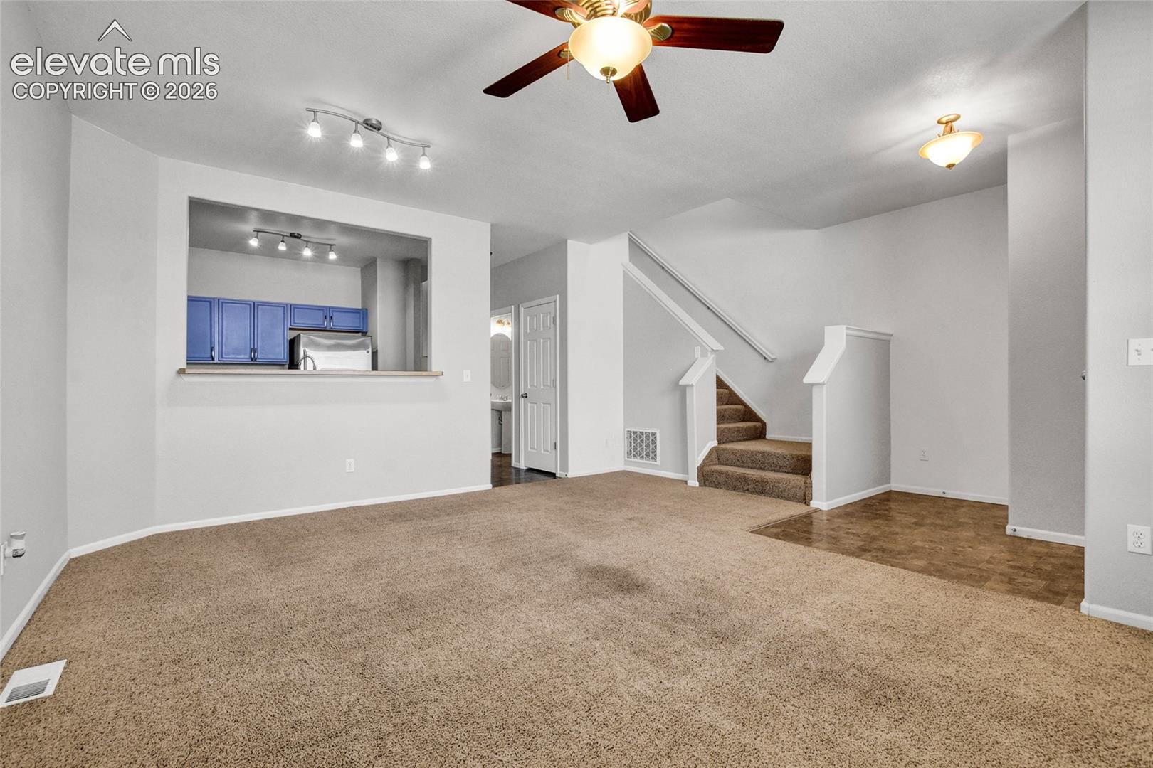 Listing photo 3 for 7554 Sandy Springs Point