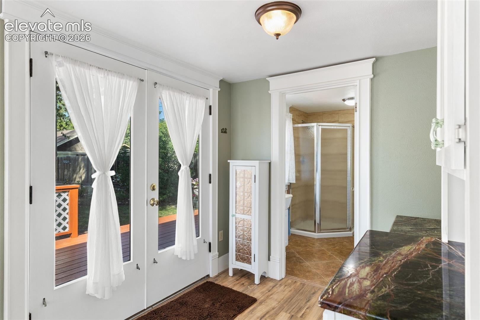 Listing photo 10 for 514 Custer Avenue