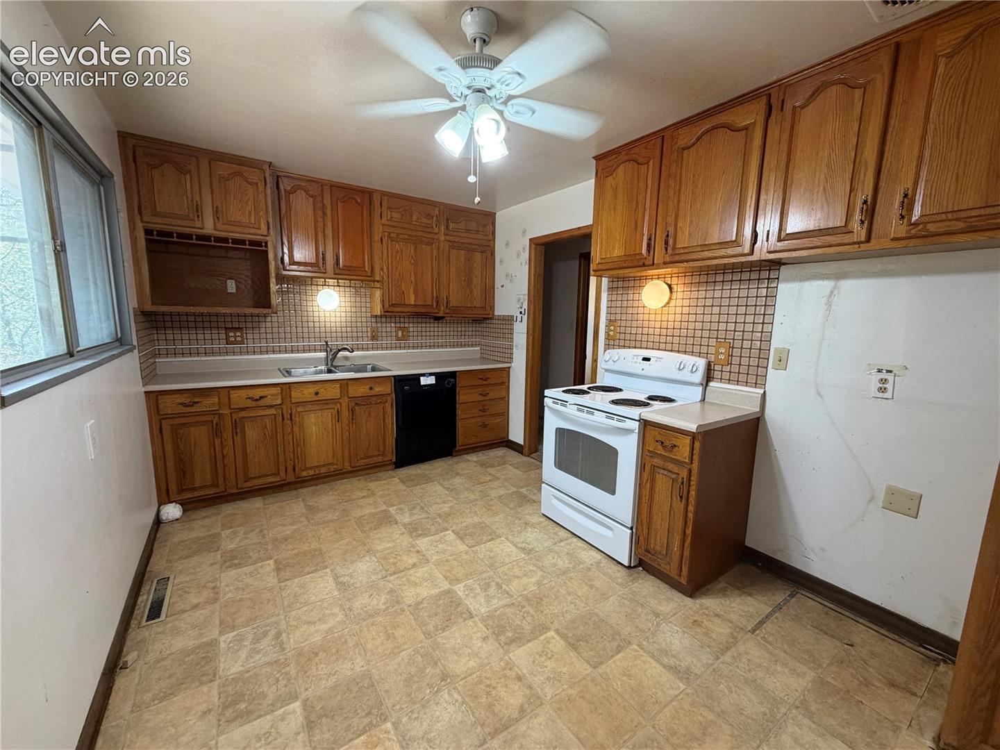 Listing photo 8 for 2239 Drakestone Drive