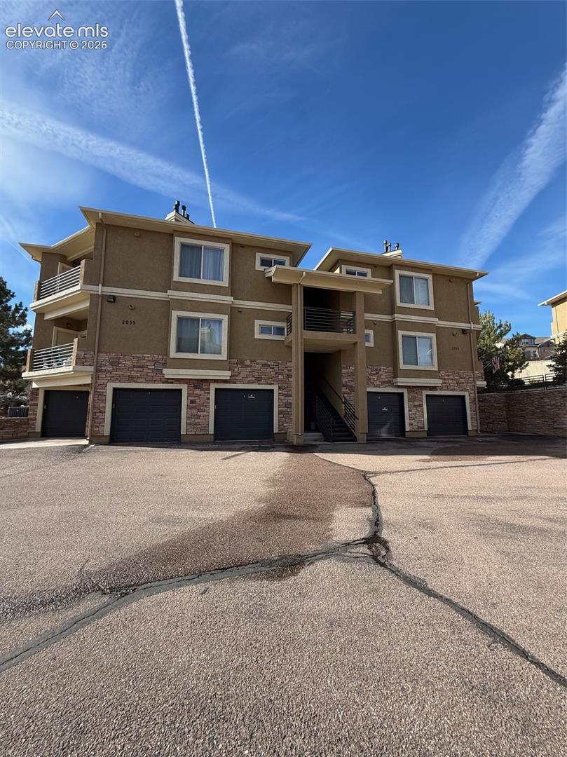2055 Montura View