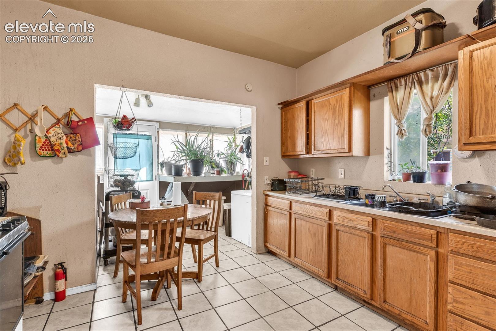 Listing photo 12 for 1008 E 8th Street