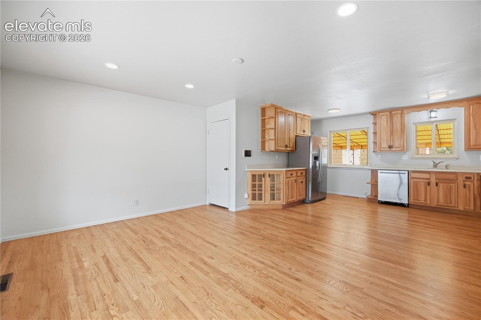 Listing photo 3 for 2826 Jon Street
