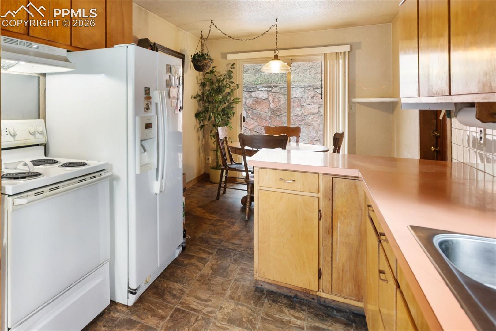Listing photo 8 for 8150 W Highway 24