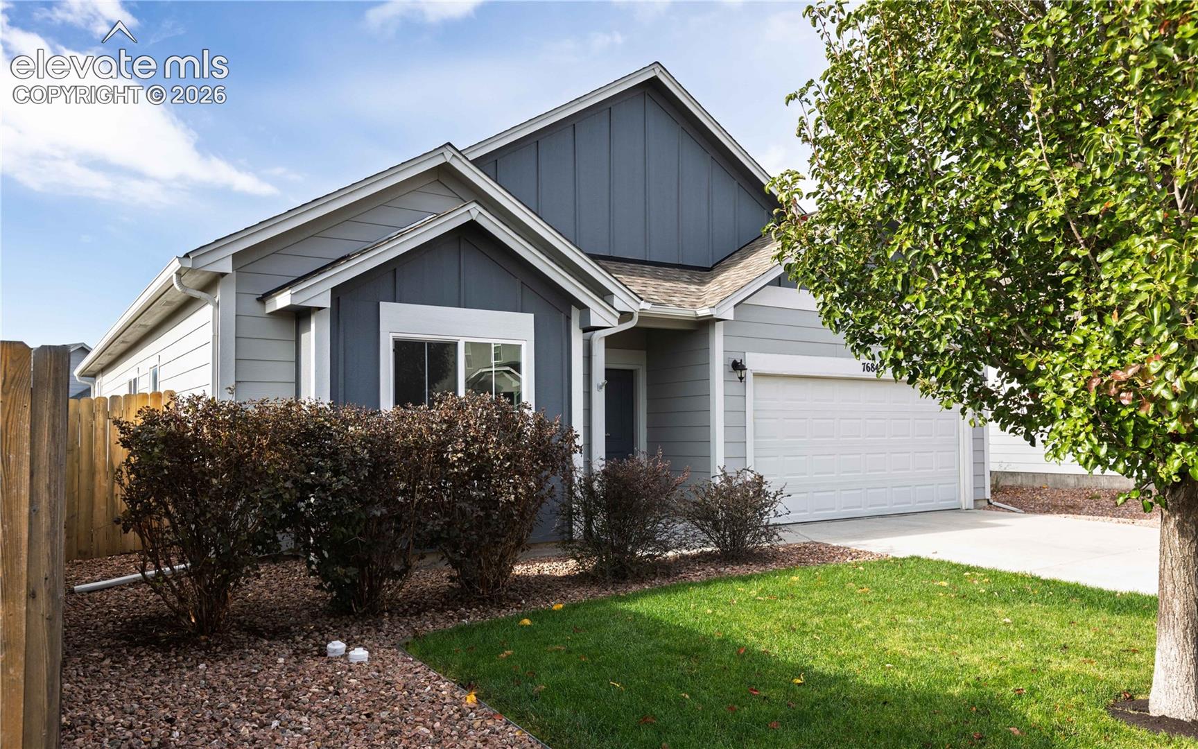 Listing photo 3 for 7684 Peachleaf Drive