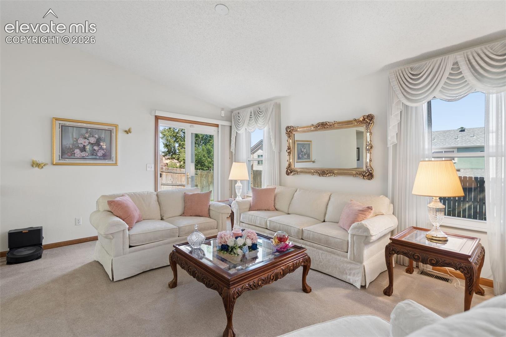 Listing photo 7 for 425 Fleming Street