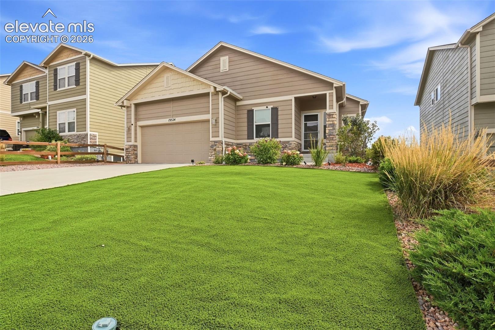 Listing photo 7 for 19524 Lindenmere Drive