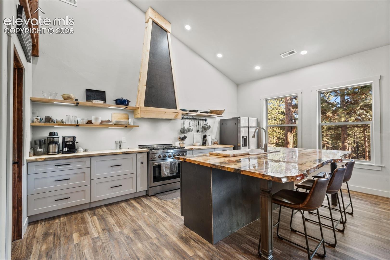 Listing photo 12 for 2270 Pikes Peak Drive
