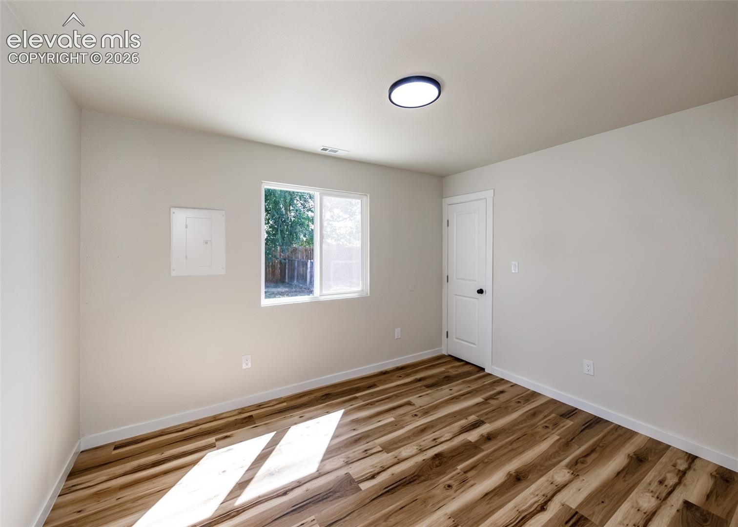 Listing photo 15 for 2906 Winnipeg Street