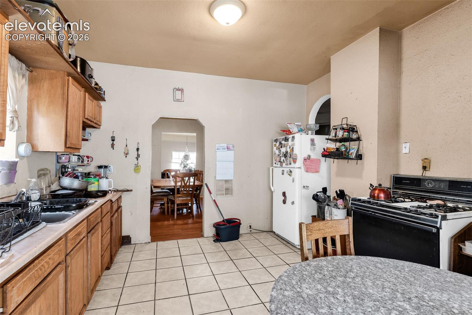 Listing photo 13 for 1008 E 8th Street