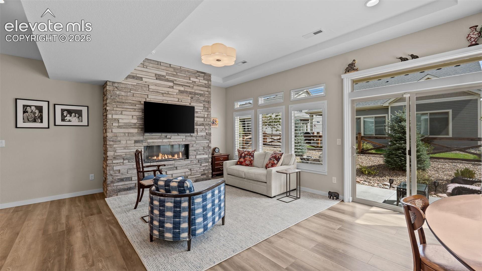 Listing photo 8 for 6055 Bennach Grove