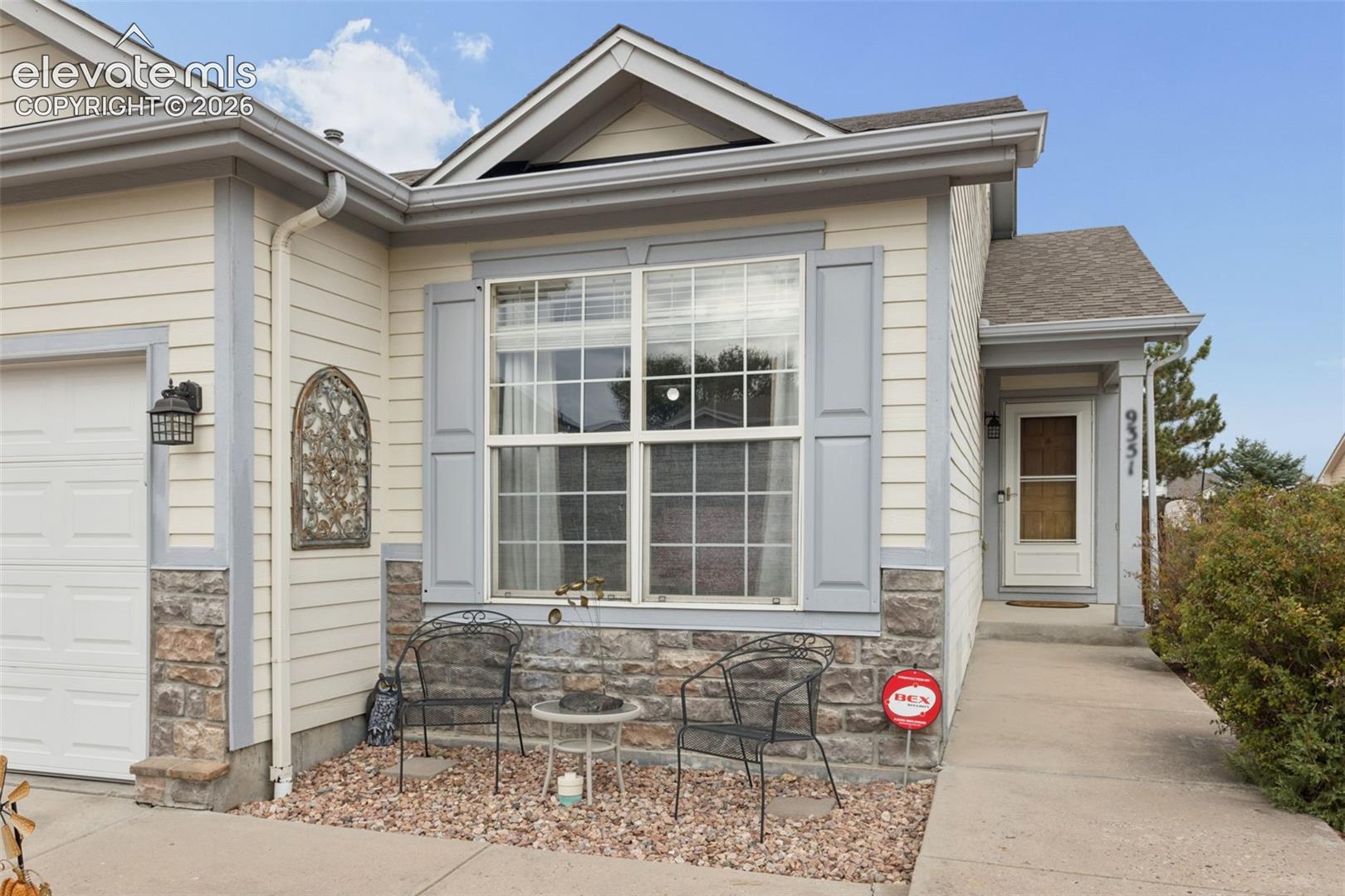 Listing photo 3 for 9351 Bethpage Road