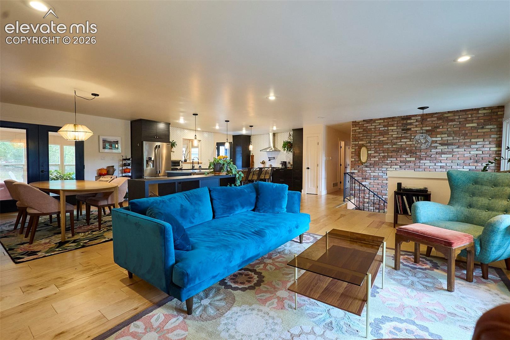 Listing photo 7 for 6827 Rosewood Drive