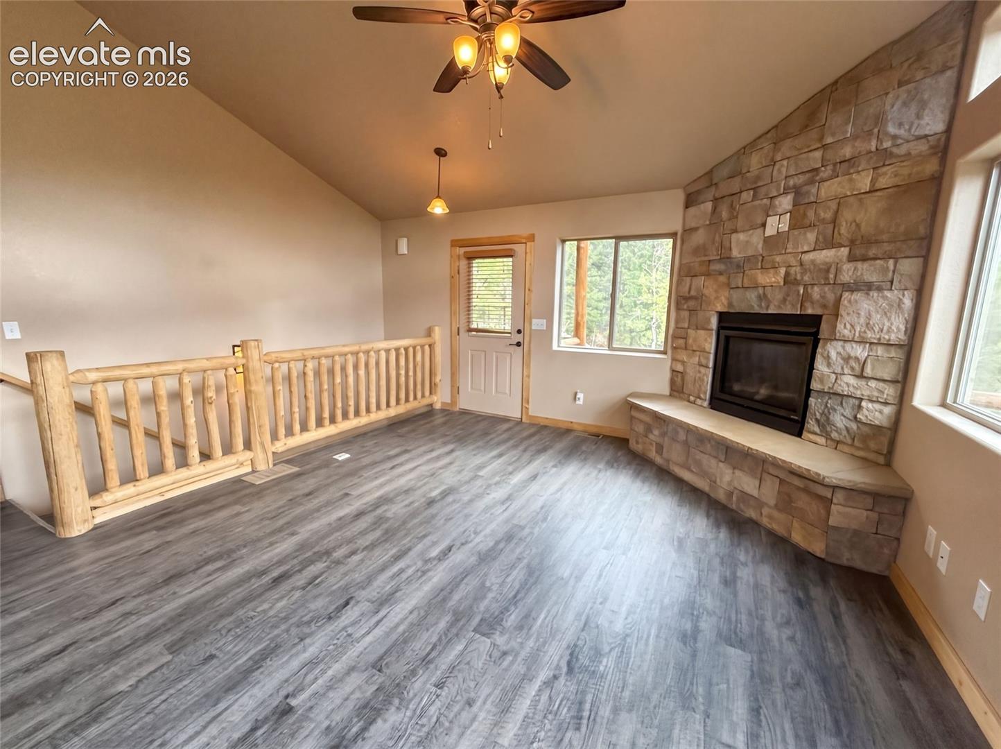 Listing photo 8 for 1920 Pikes Peak Drive